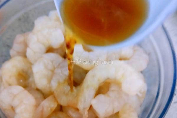 彩椒炒虾仁的做法图解2