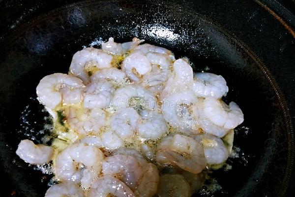 彩椒炒虾仁的做法图解11