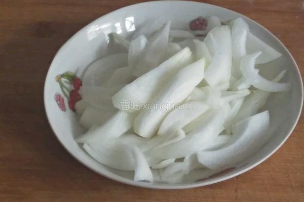 洋葱炒鸡蛋的做法图解1