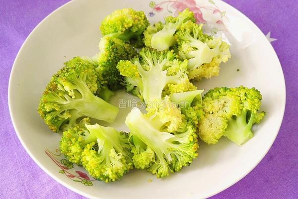 平菇炒西兰花的做法图解4