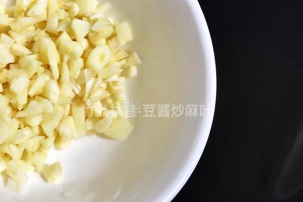 豆酱炒麻叶的做法图解6