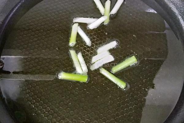 丝瓜炒干虾仁的做法图解4