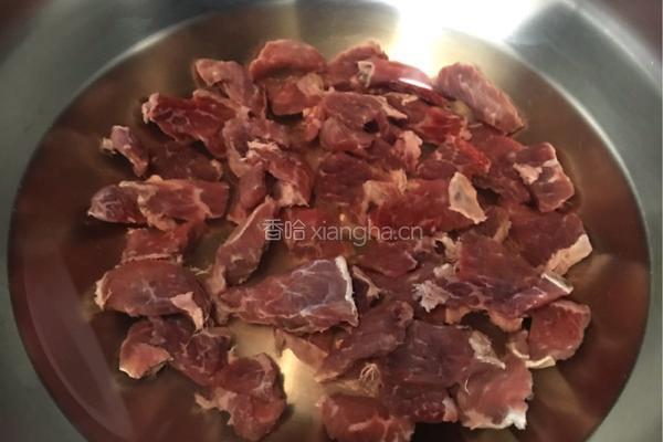 土豆炖牛腩的做法图解1