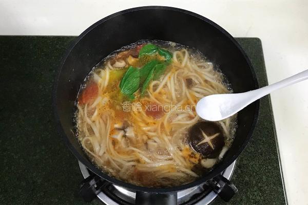 番茄蘑菇汤面的做法图解7