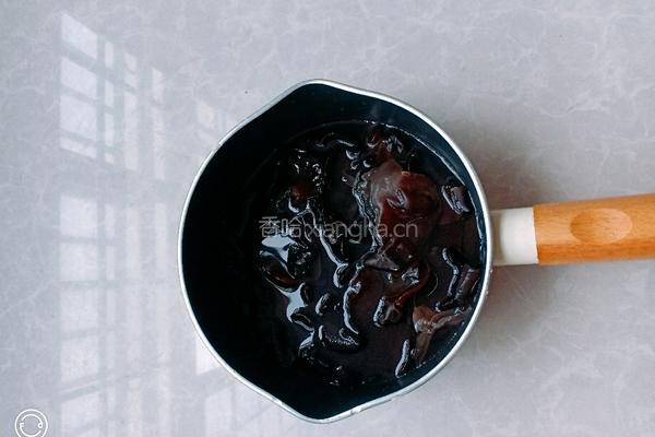 木耳炒黄瓜的做法图解2