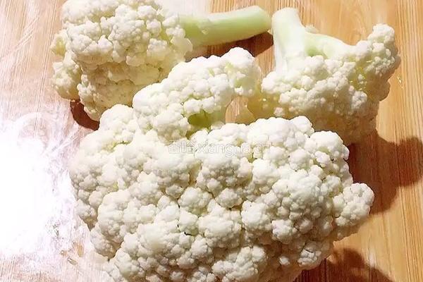辣味菜花的做法图解1