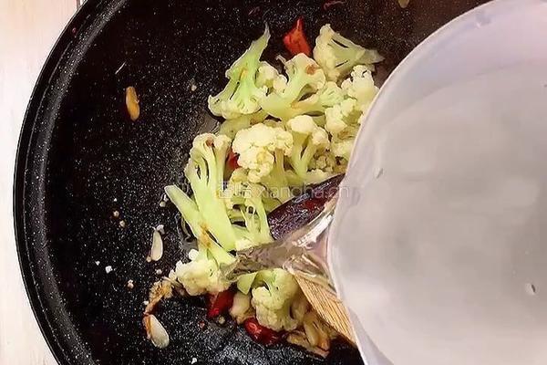 辣味菜花的做法图解12