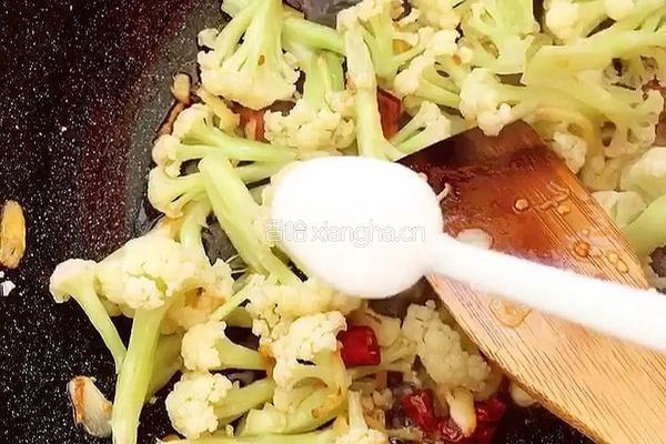 辣味菜花的做法图解13