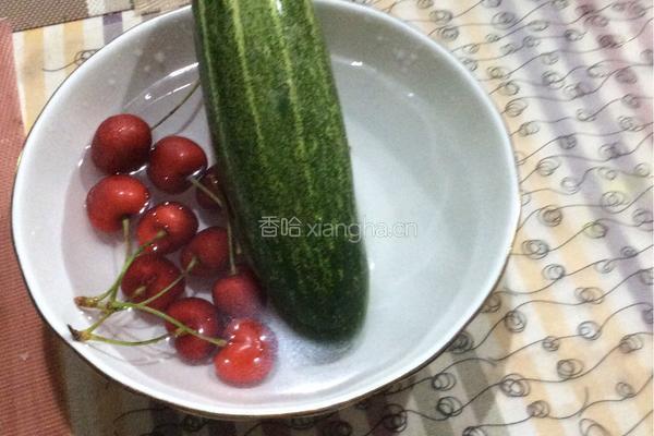简易瓜果沙拉的做法图解1