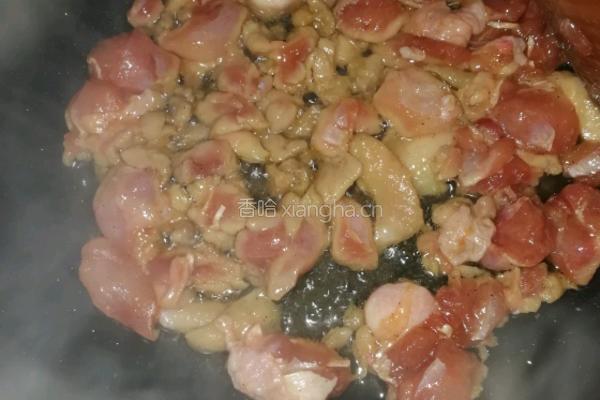 大葱炒鸡腿的做法图解3
