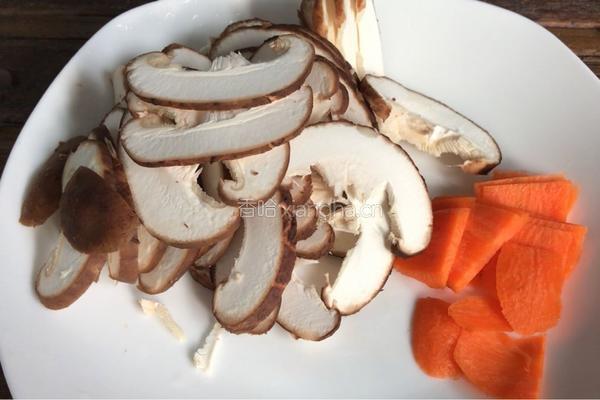青椒炒香菇的做法图解5