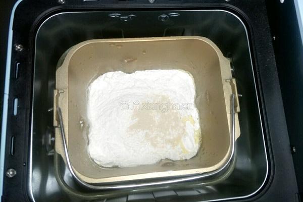豆沙面包的做法图解3