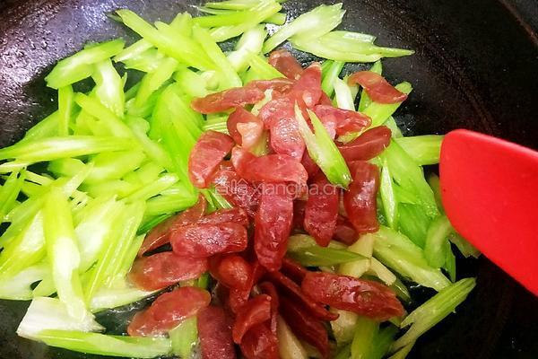 芹菜炒广肠的做法图解13