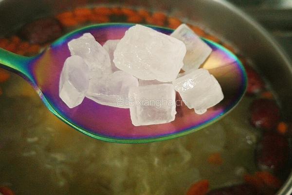 红枣银耳玫瑰花茶的做法图解6
