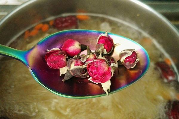 红枣银耳玫瑰花茶的做法图解7