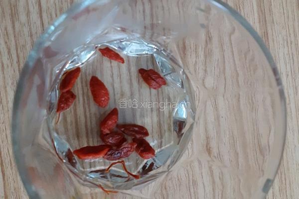 藏红花枸杞水的做法图解4