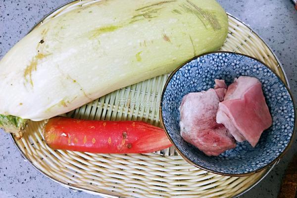 西葫芦炒肉片的做法图解1