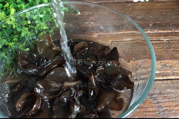 木耳山药小米粥的做法图解2