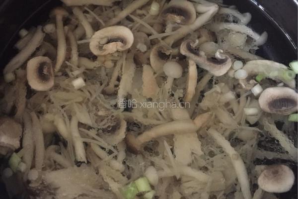 玉米鲜菌汤的做法图解3