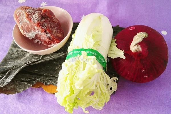 海带白菜牛肉丸子汤的做法图解1