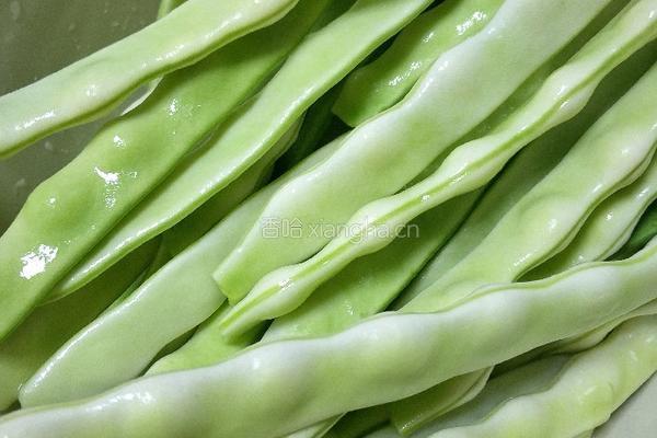 五花肉豆角焖面的做法图解1