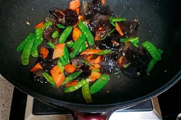 木耳荷兰豆的做法图解9