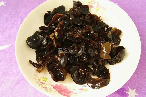 卷心菜炒木耳的做法图解4