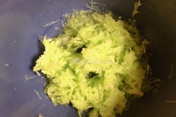 辣白菜黄瓜鸡蛋饼的做法图解3