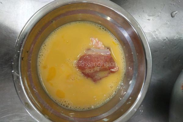 蛋黄焗排骨的做法图解2