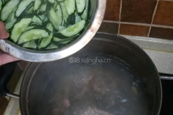 黄瓜肉片汤的做法图解7