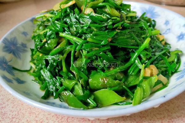 韭菜炒辣椒的做法图解4