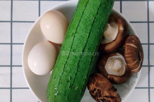 丝瓜鸡蛋汤的做法图解1