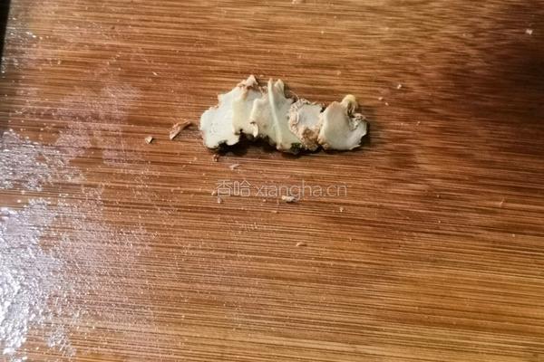 苦瓜炒鱿鱼的做法图解4