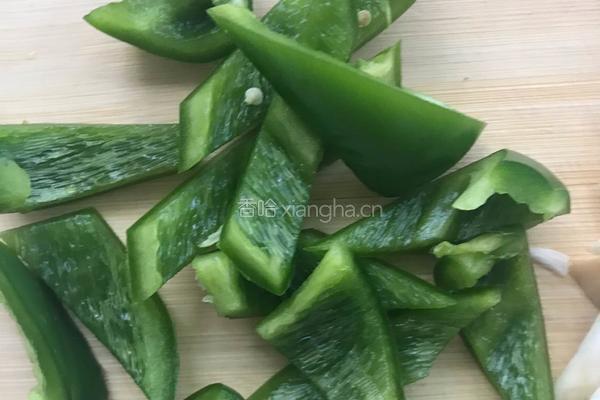 杏鲍菇炒肉的做法图解2