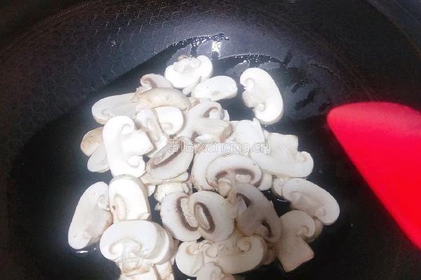 口蘑炒青菜的做法图解5
