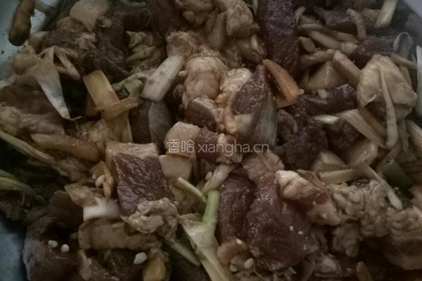 三色糯米猪肉粽的做法图解3