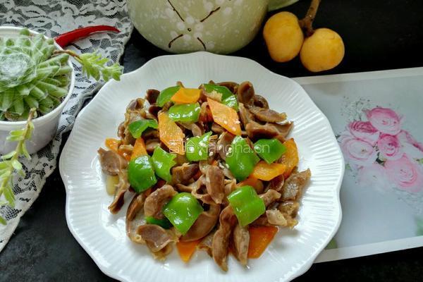 青椒胡萝卜炒鸡胗的做法图解8