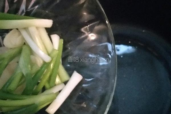 葱花清汤面的做法图解2