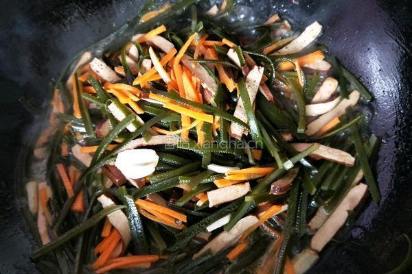 海带丝炒豆腐干的做法图解8