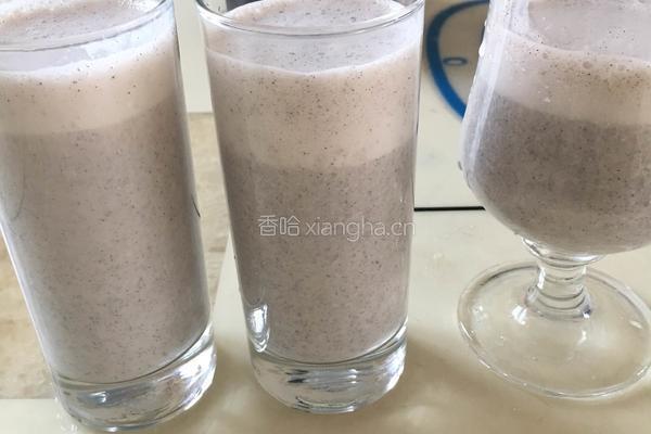火龙果香蕉牛奶昔的做法图解5