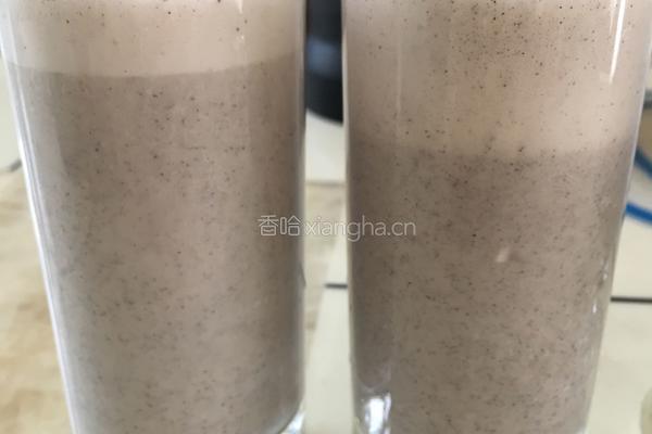火龙果香蕉牛奶昔的做法图解6