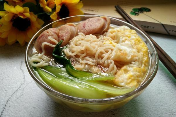 火腿肠鸡蛋青菜面