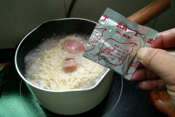 火腿肠鸡蛋青菜面的做法图解7