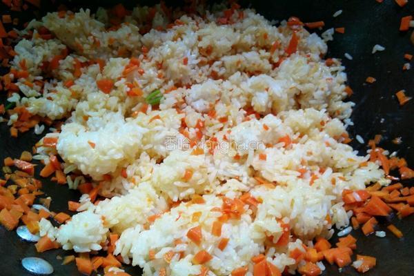 胡萝卜芹香蛋炒饭的做法图解7