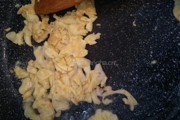 鸡蛋火腿炒饭的做法图解3