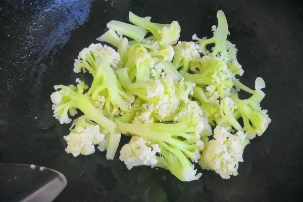 素炒菜花的做法图解9