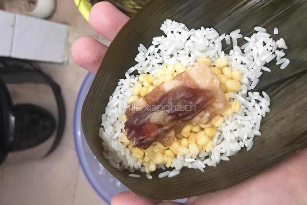 广式四角咸肉粽的做法图解11