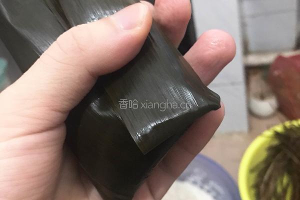 广式四角咸肉粽的做法图解14