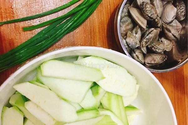 花甲丝瓜汤的做法图解1