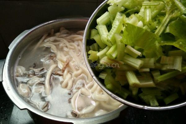 芹菜海蛎肉片面的做法图解8